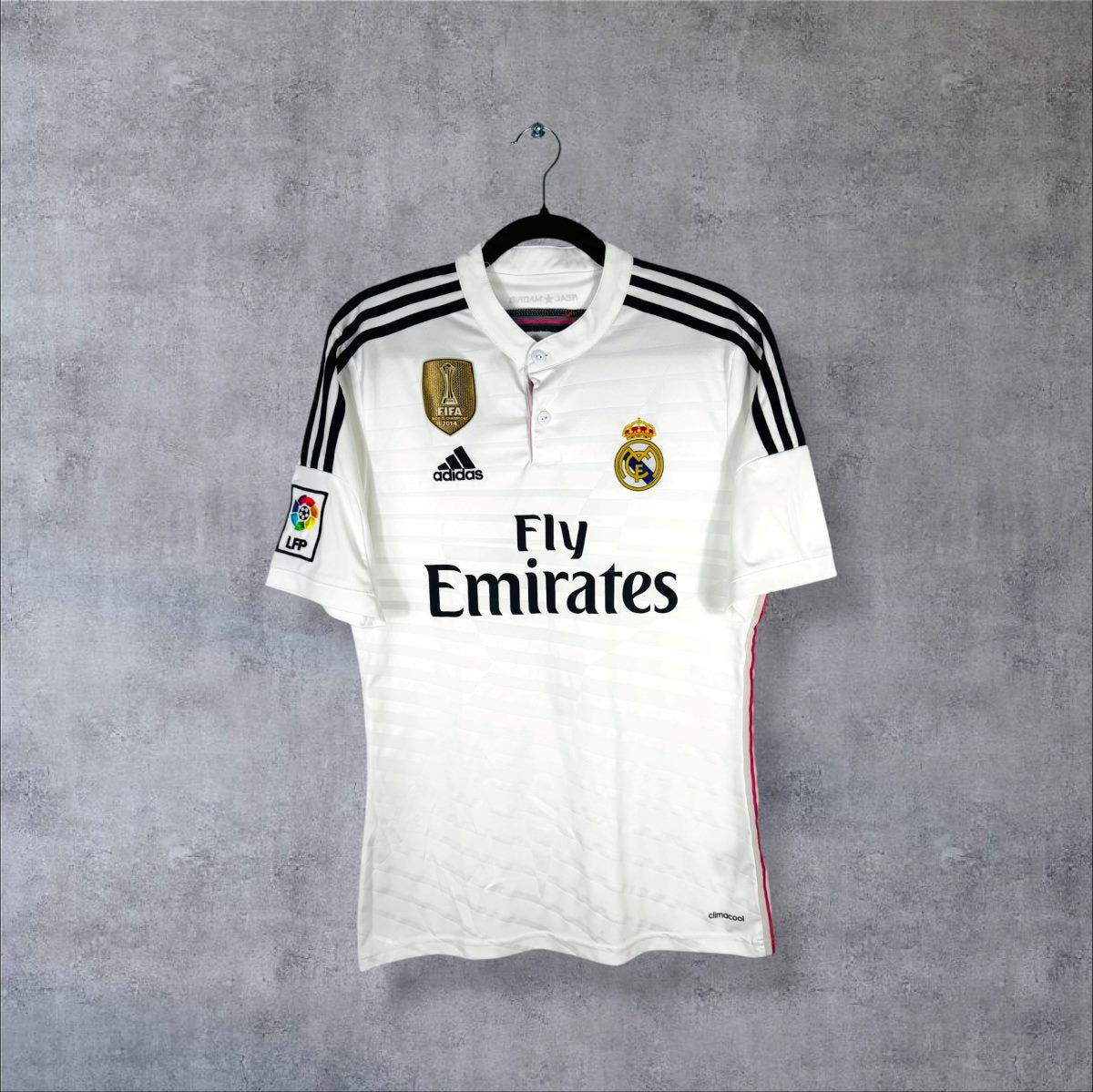Face du maillot Real Madrid 2014-2015 domicile blanc à col boutonné sponsor Fly Emirates