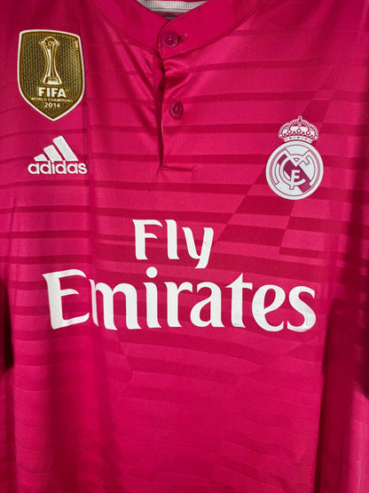 Détail de l'écusson du Real Madrid et du logo Adidas