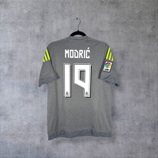 Dos du maillot Real Madrid 2015-2016 extérieur avec flocage MODRIĆ N°19 et patch LFP