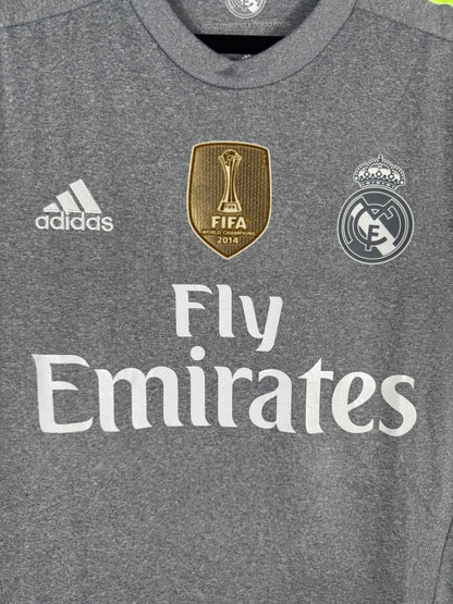 Patch doré FIFA World Champions 2014 et écusson monochrome du Real Madrid