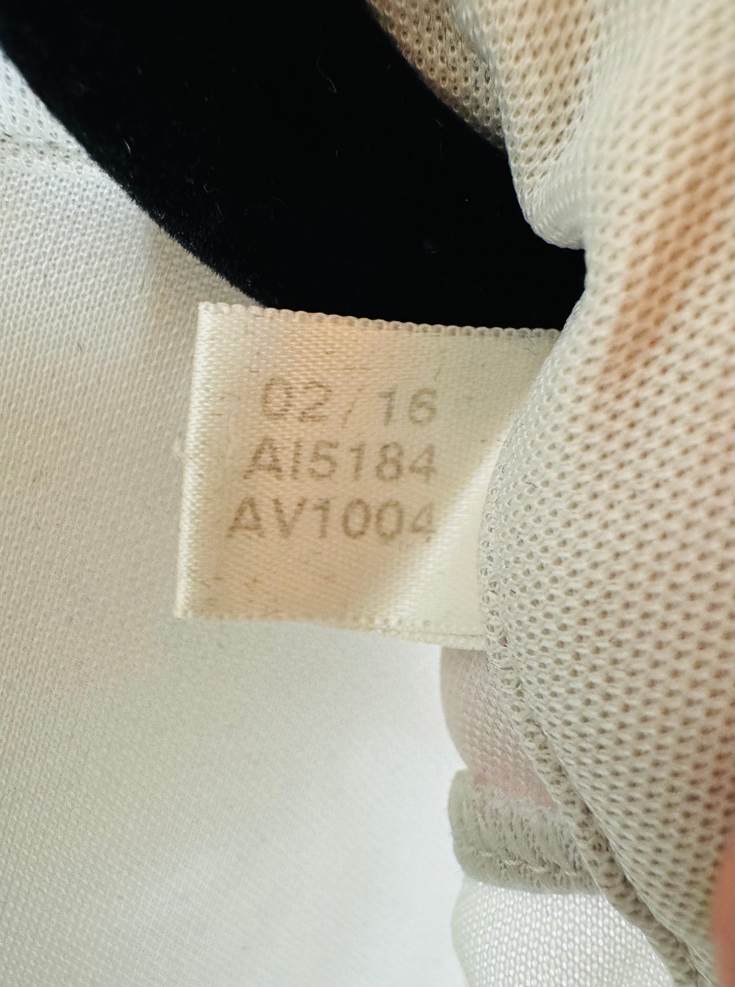 Étiquette d'authenticité avec code Adidas AI5184 prouvant l'originalité du maillot