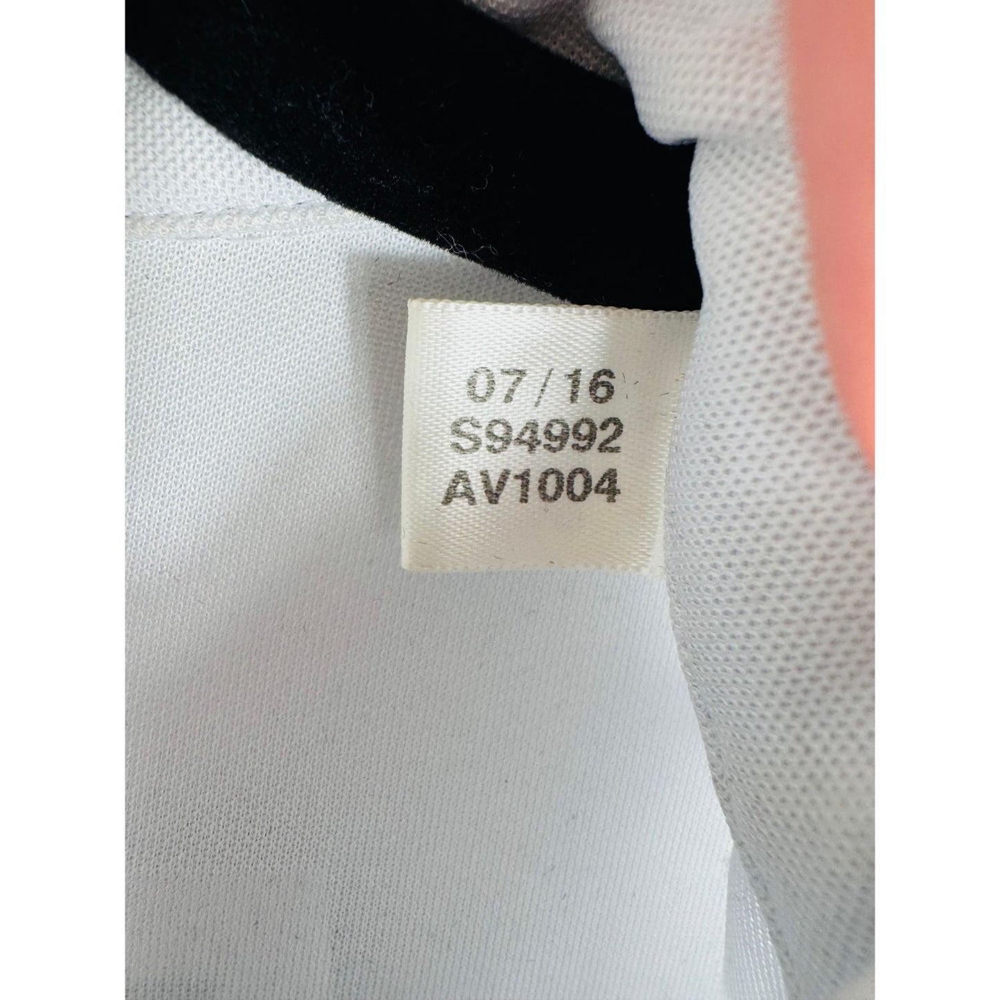 Étiquette d'authenticité avec code Adidas S94992 prouvant l'originalité du maillot