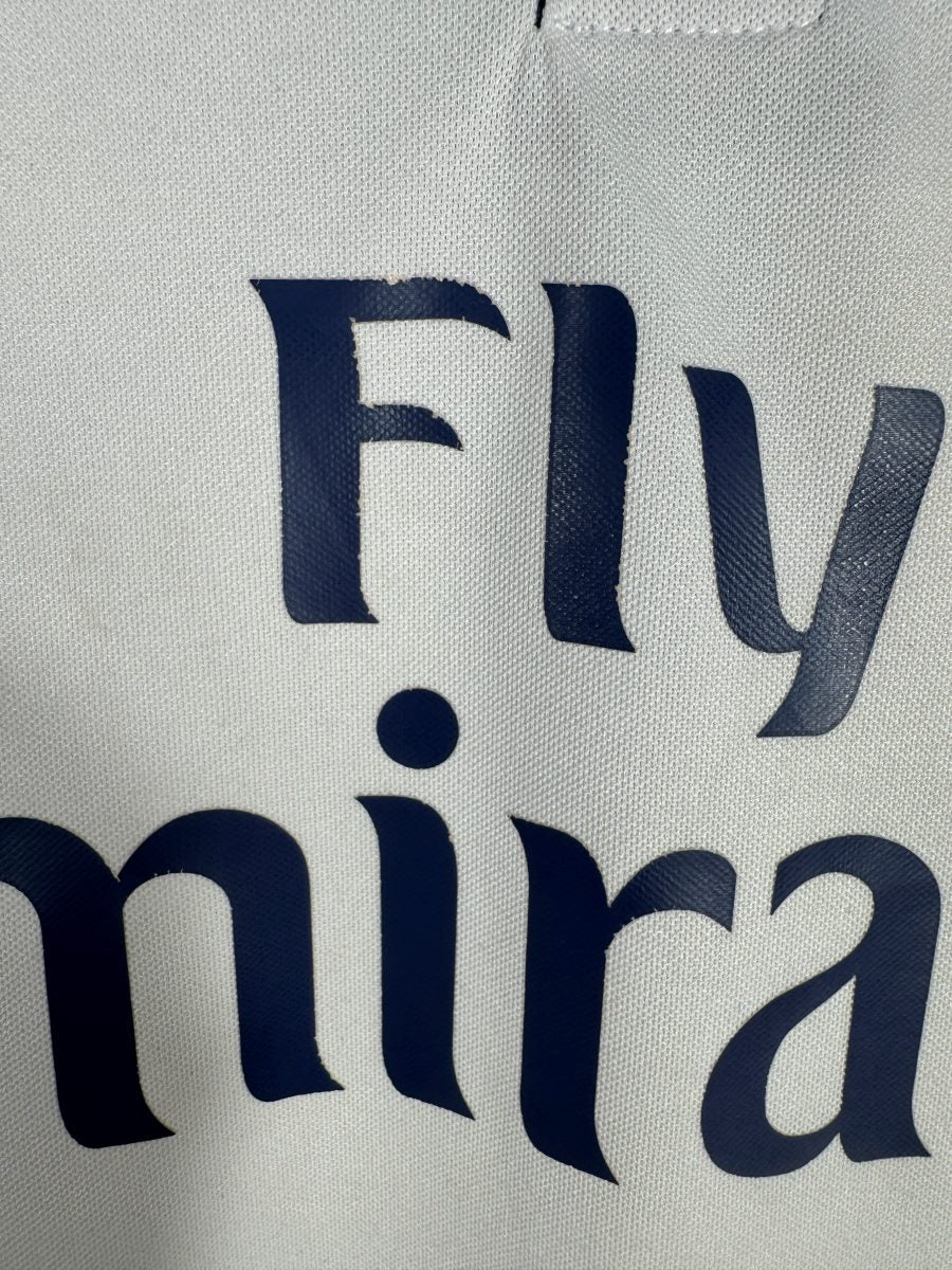 Micro-usure du flocage du sponsor Fly Emirates sur le maillot Real Madrid 2016-2017