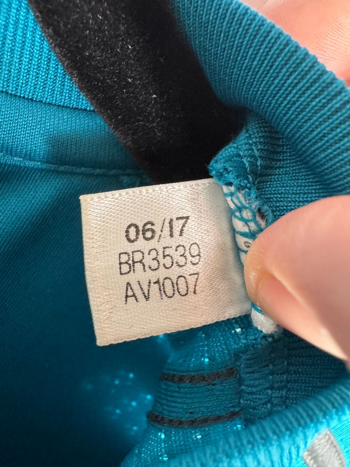 Étiquette d'authenticité avec code Adidas BR3539 prouvant l'originalité du maillot