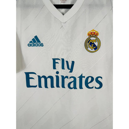 Détail de l'écusson du Real Madrid et du logo Adidas