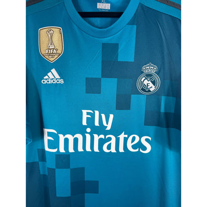 Détail de l'écusson du Real Madrid et du logo Adidas
