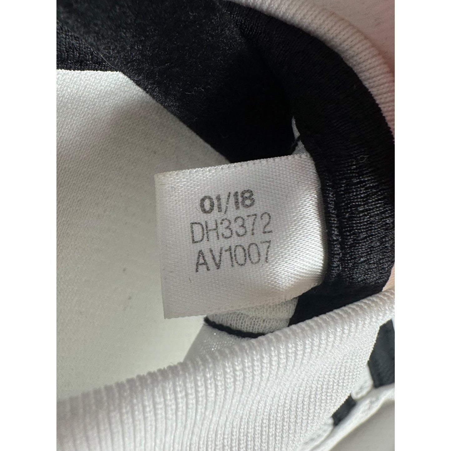 Étiquette d'authenticité avec code Adidas DH3372 prouvant l'originalité du maillot