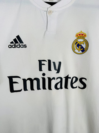Détail écusson Real Madrid et patchs Champions League