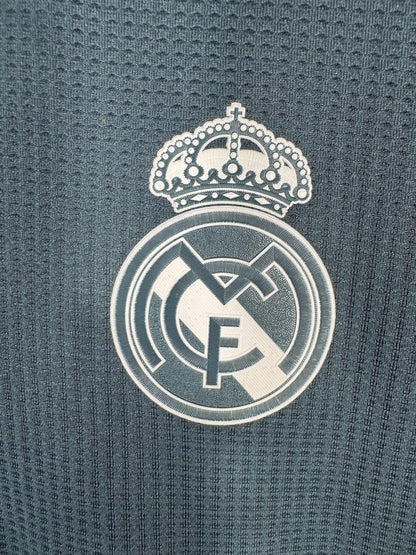 Détail écusson Real Madrid et patchs Champions League 13
