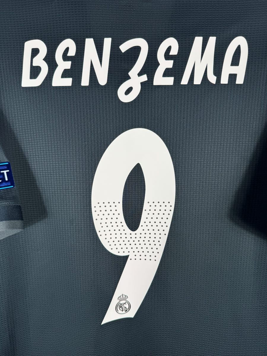 Détail flocage Benzema numéro 9 extérieur