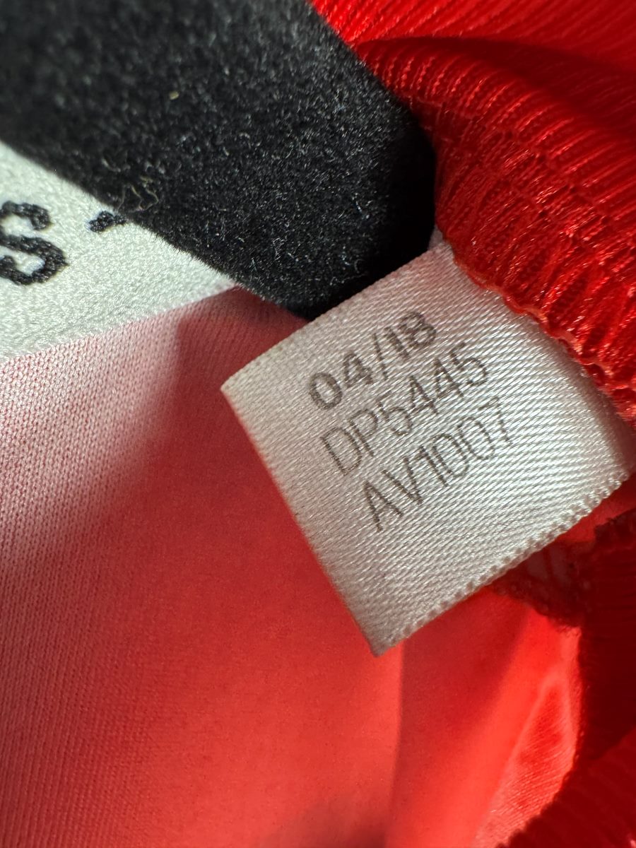 Étiquette intérieure adidas DP5445 datée 04/18 maillot Real Madrid 2018-2019