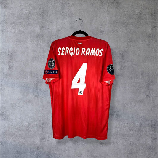 Dos du maillot Real Madrid 2018-2019 third rouge avec flocage SERGIO RAMOS N°4 et badge 13
