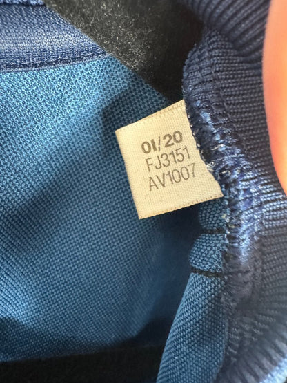 Étiquette d'authenticité avec code Adidas FJ3151 prouvant l'originalité du maillot
