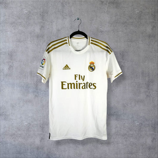 Face du maillot Real Madrid 2019-2020 domicile adidas, Fly Emirates doré et patch LaLiga