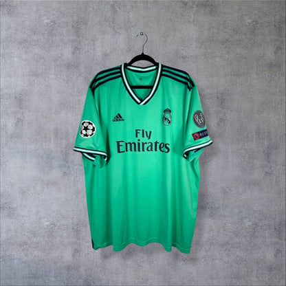 Face du maillot Real Madrid 2019-2020 third vert adidas sponsor Fly Emirates avec patchs UEFA