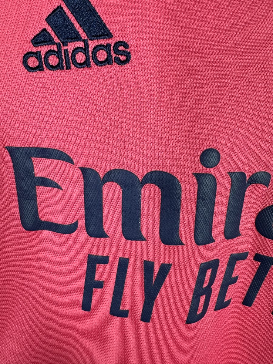 Détail usure sponsor maillot Real Madrid 2020-2021 extérieur
