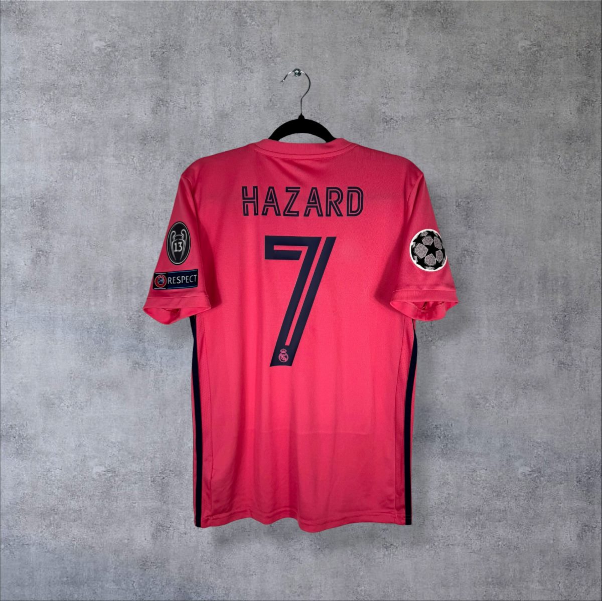 Maillot Real Madrid 2020-2021 extérieur rose vue dos flocage Hazard N°7