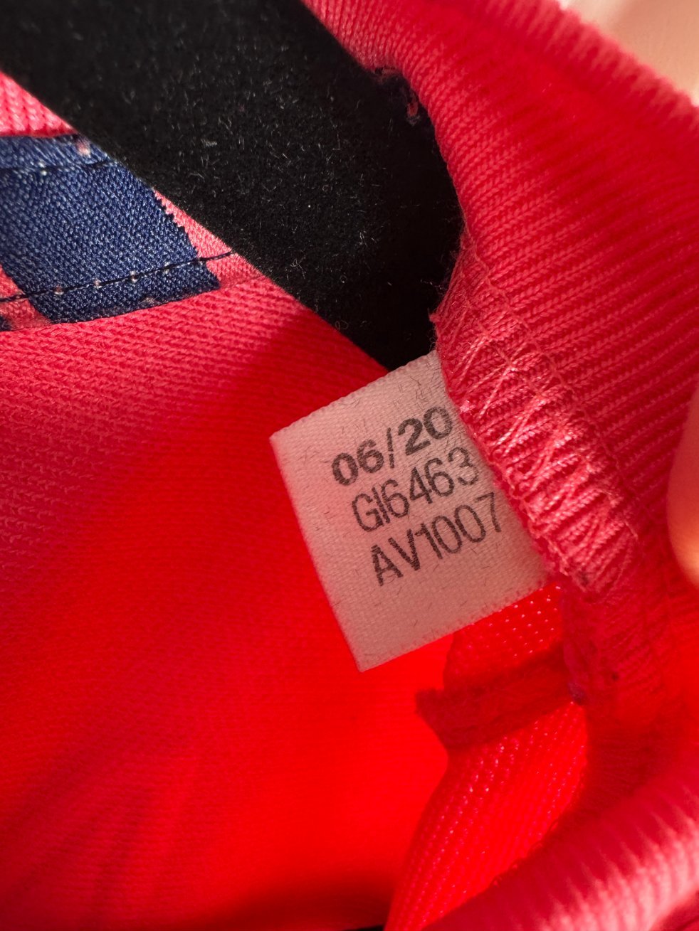 Étiquette d'authenticité avec code Adidas GI6463 prouvant l'originalité du maillot