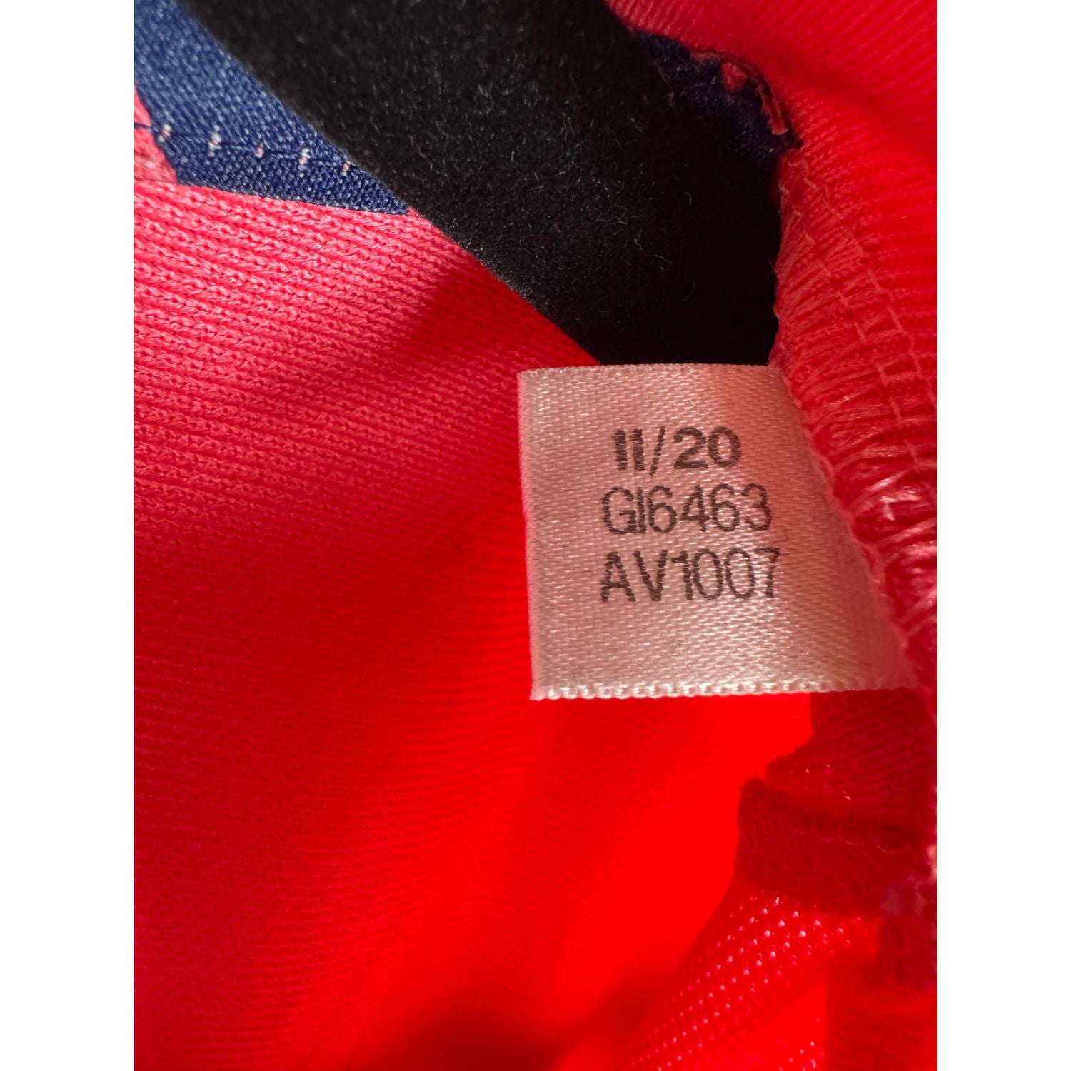 Étiquette d'authenticité avec code Adidas GI6463 prouvant l'originalité du maillot