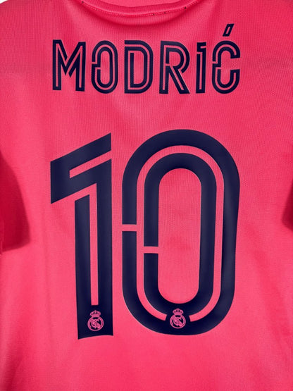 Détail de la typographie du flocage sur le numéro 10 de Luka Modrić