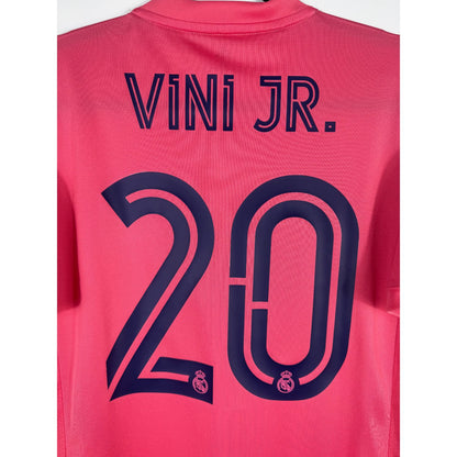 Détail de la typographie du flocage sur le numéro 20 de Vinícius Júnior
