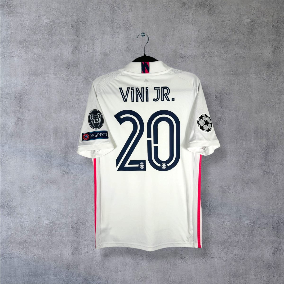 Dos du maillot Real Madrid 2020-2021 domicile avec flocage VINI JR. N°20 et patchs Ligue des Champions