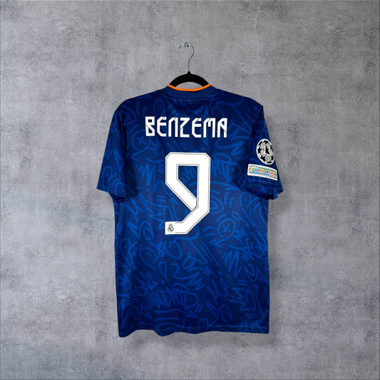 Dos du maillot Real Madrid 2021-2022 extérieur bleu avec flocage BENZEMA N°9 et badge 13
