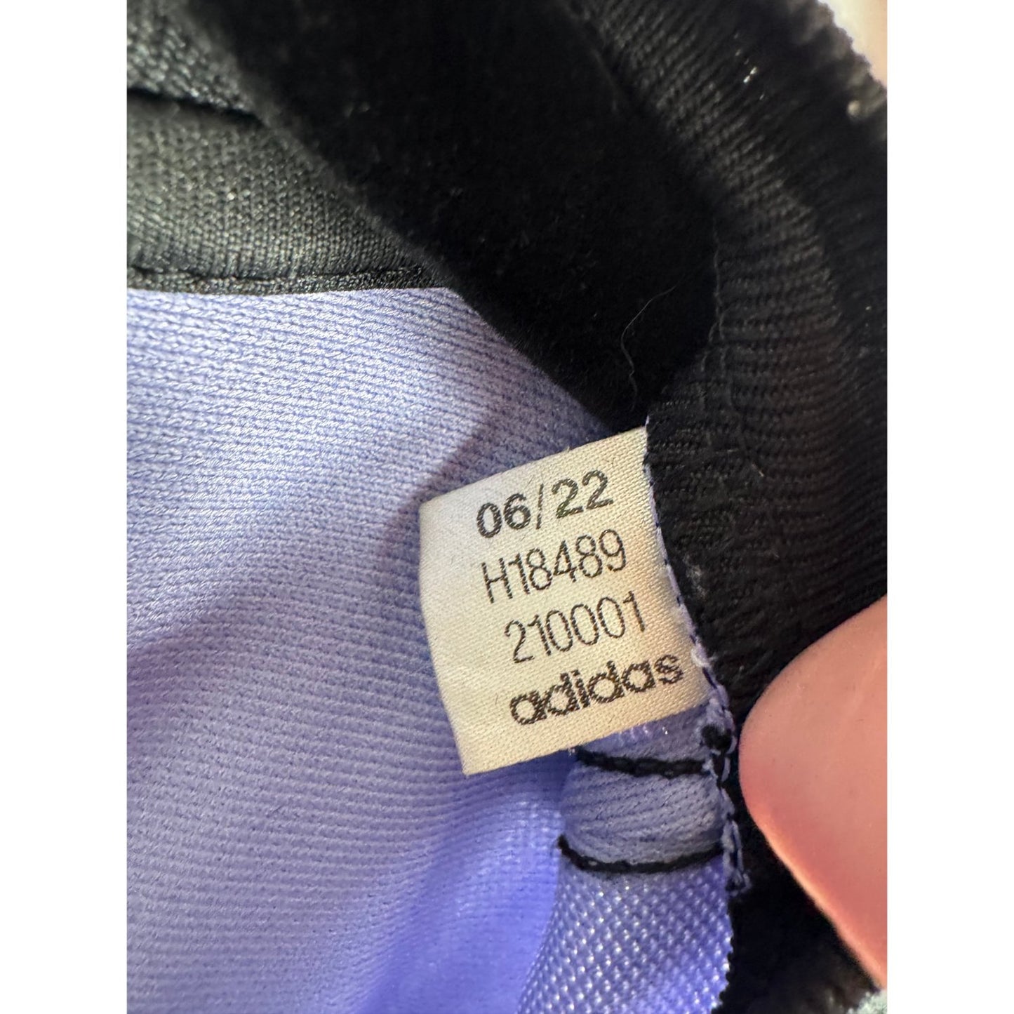 Étiquette d'authenticité avec code Adidas H18489 prouvant l'originalité du maillot