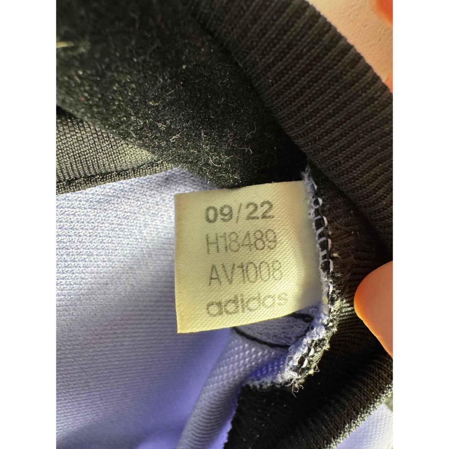 Étiquette d'authenticité avec code Adidas H18489 prouvant l'originalité du maillot