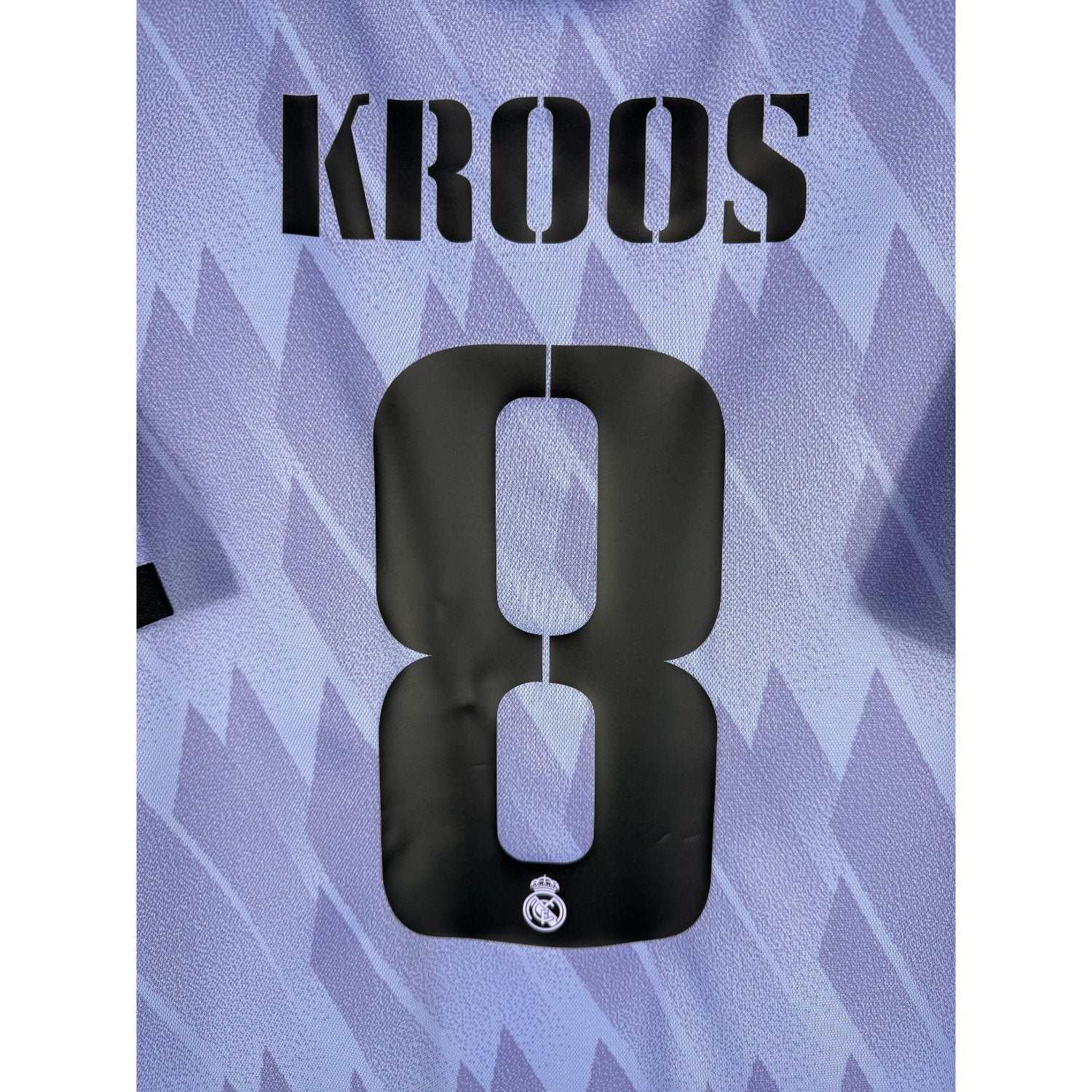 Détail de la typographie du flocage sur le numéro 8 de Toni Kroos