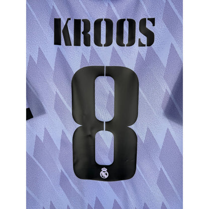 Détail de la typographie du flocage sur le numéro 8 de Toni Kroos