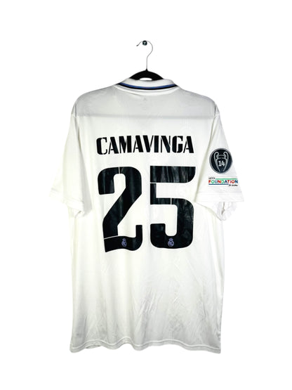 Dos maillot Real Madrid 2023 flocage officiel Camavinga 25 et patch 14 Champions League.