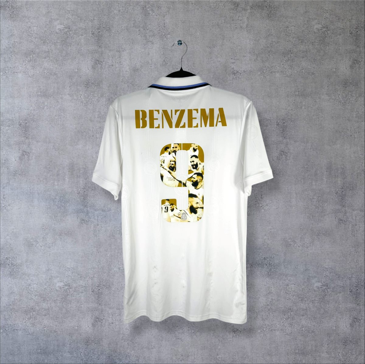 Dos du maillot Real Madrid 2022-2023 avec flocage doré BENZEMA N°9 édition Ballon d'Or