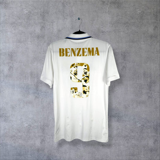 Dos du maillot Real Madrid 2022-2023 avec flocage doré BENZEMA N°9 édition Ballon d'Or