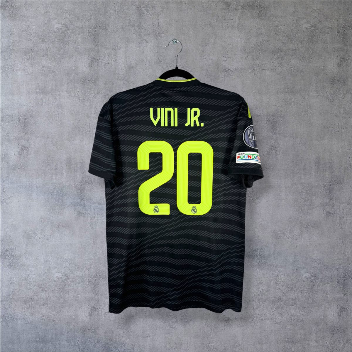 Maillot Real Madrid 2022-2023 third noir, dos floqué Vini Jr. 20 jaune fluo