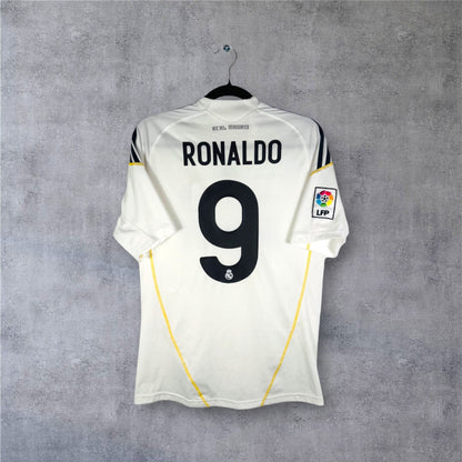 Flocage officiel noir RONALDO numéro 9 au dos du maillot Real Madrid saison 2010.