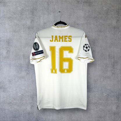 Dos du maillot Real Madrid 2020 blanc avec flocage doré JAMES 16 et patchs Ligue des Champions.