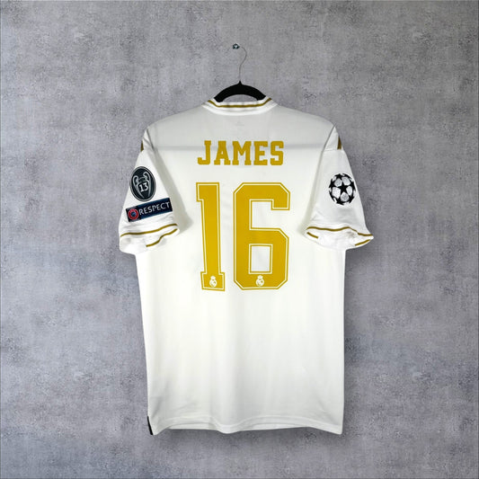 Dos du maillot Real Madrid 2020 blanc avec flocage doré JAMES 16 et patchs Ligue des Champions.