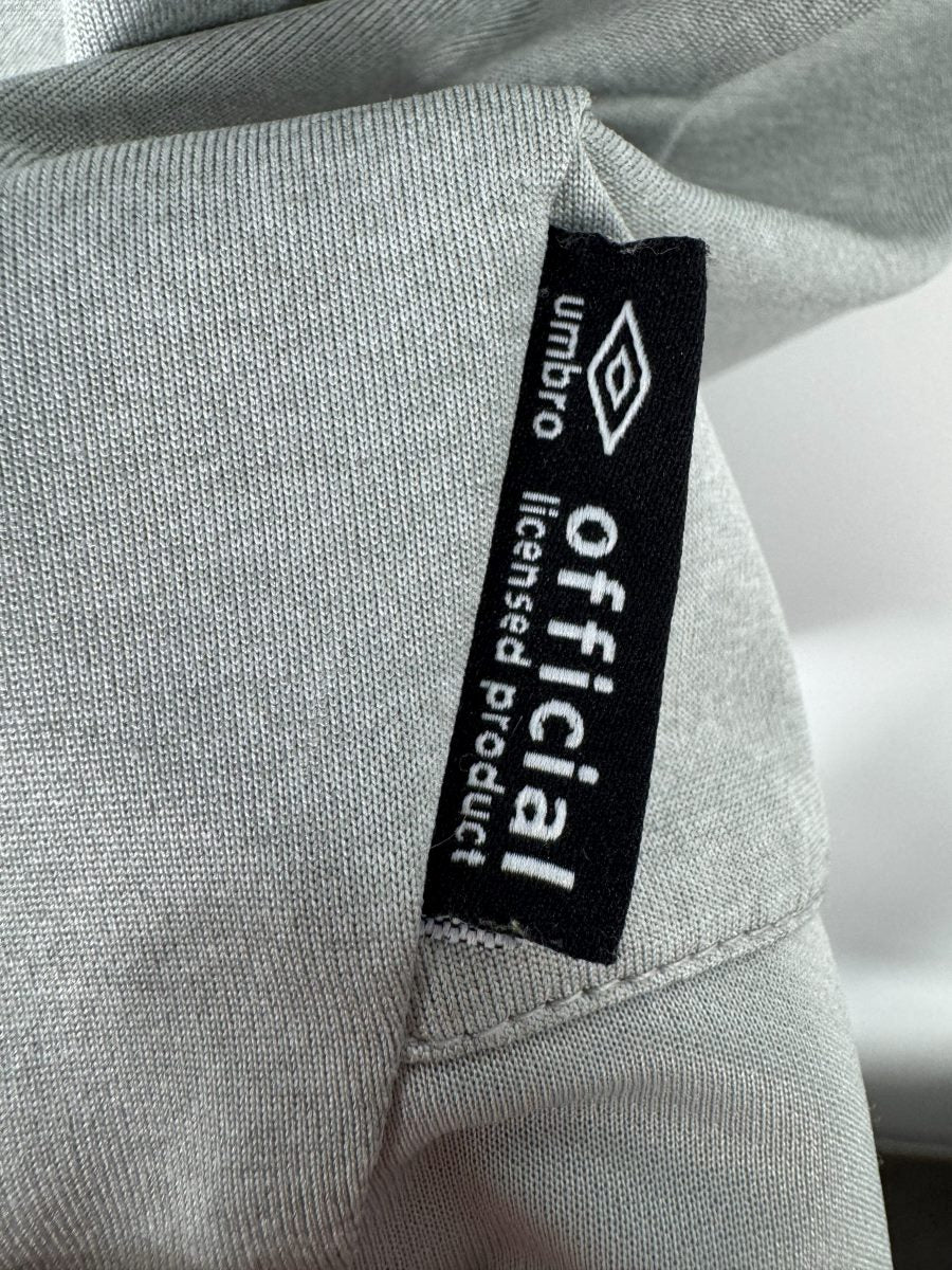 Étiquette tissée Umbro au col, maillot Schalke 04 extérieur 2018-2019