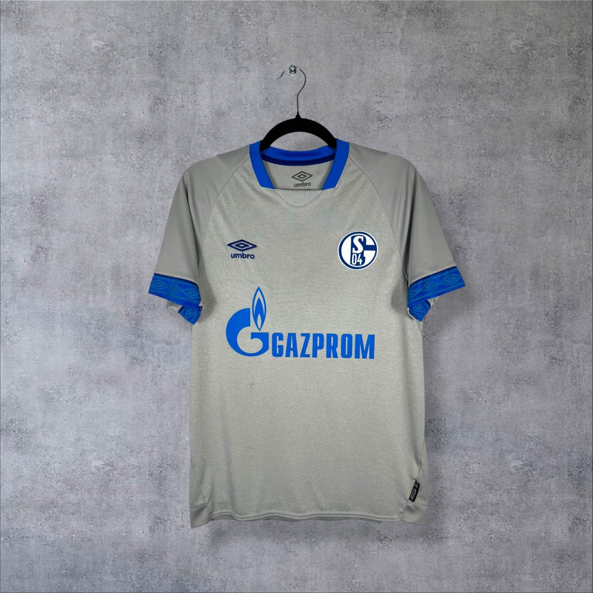 Maillot Schalke 04 extérieur 2018-2019 Umbro face gris, sponsor Gazprom