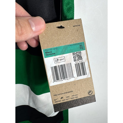Détail des étiquettes neuves d'origine (BNWT) sur le maillot du Sporting