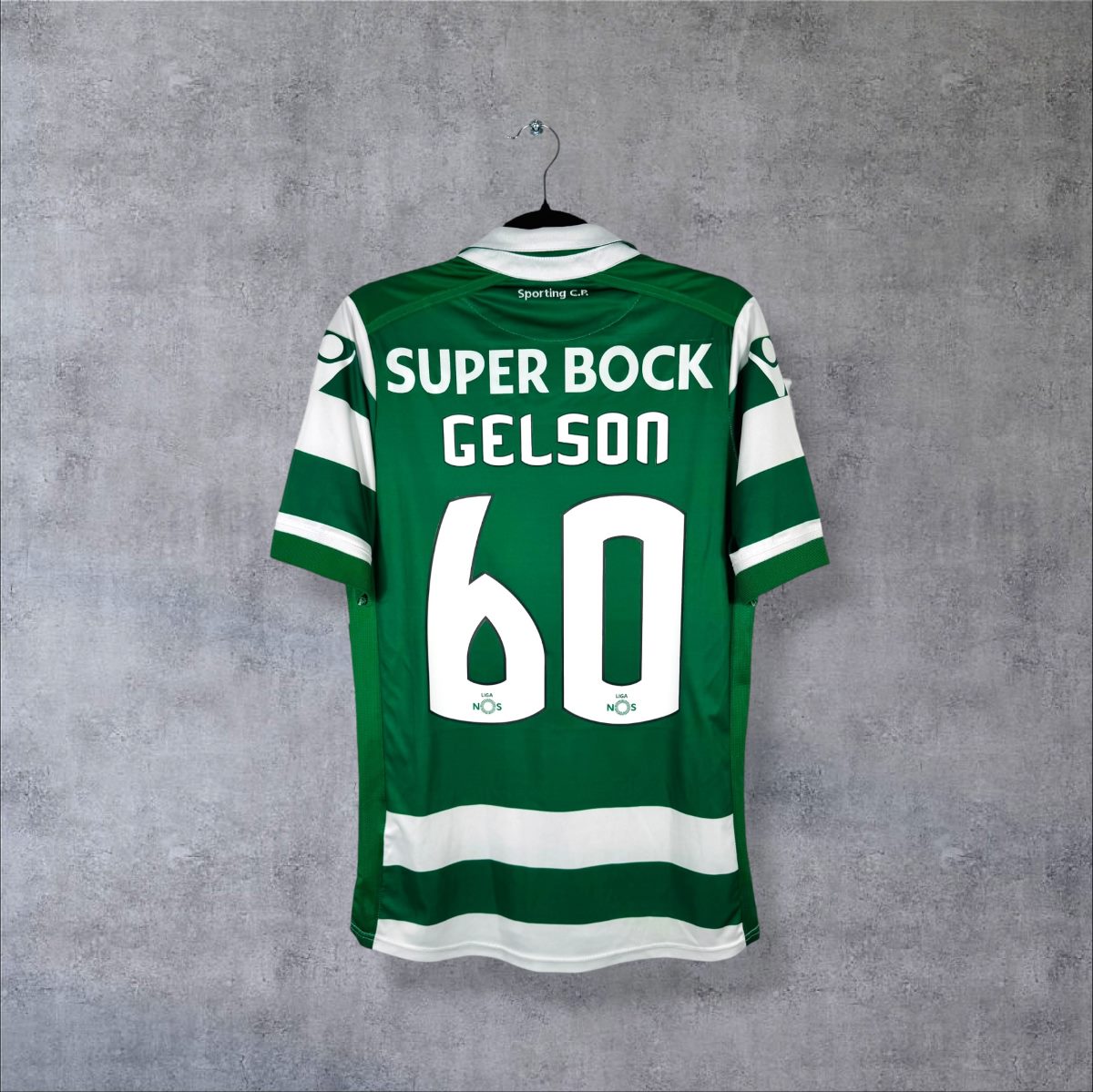 Dos du maillot domicile Sporting CP 2015-2016 Macron à rayures vertes et blanches, flocage Gelson 60