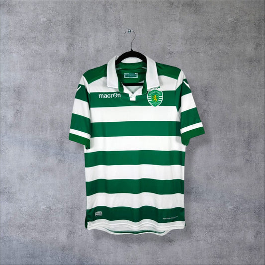 Maillot Sporting CP 2015-2016 domicile de face, rayures vertes et blanches et col polo, Macron