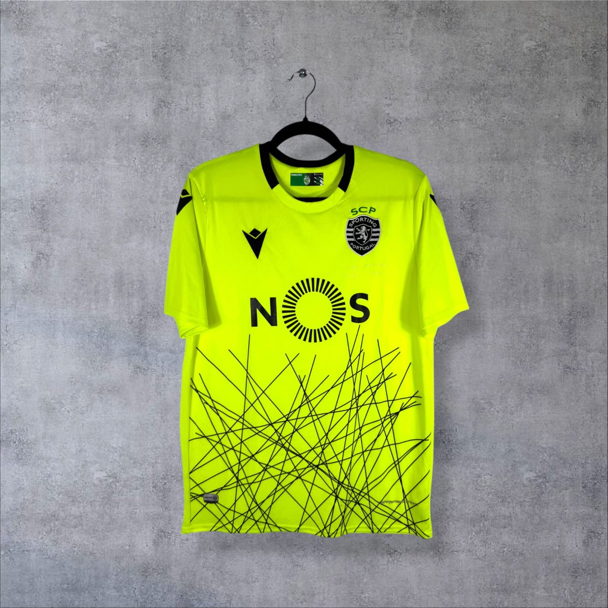 Face du maillot de gardien Sporting CP 2020-2021 jaune fluo avec sponsor NOS