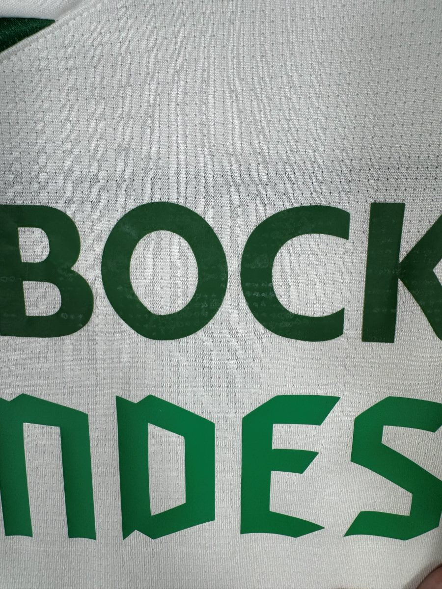 Défaut : usure légère sur les lettres BOCK du sponsor, maillot Sporting CP third 2020-2021