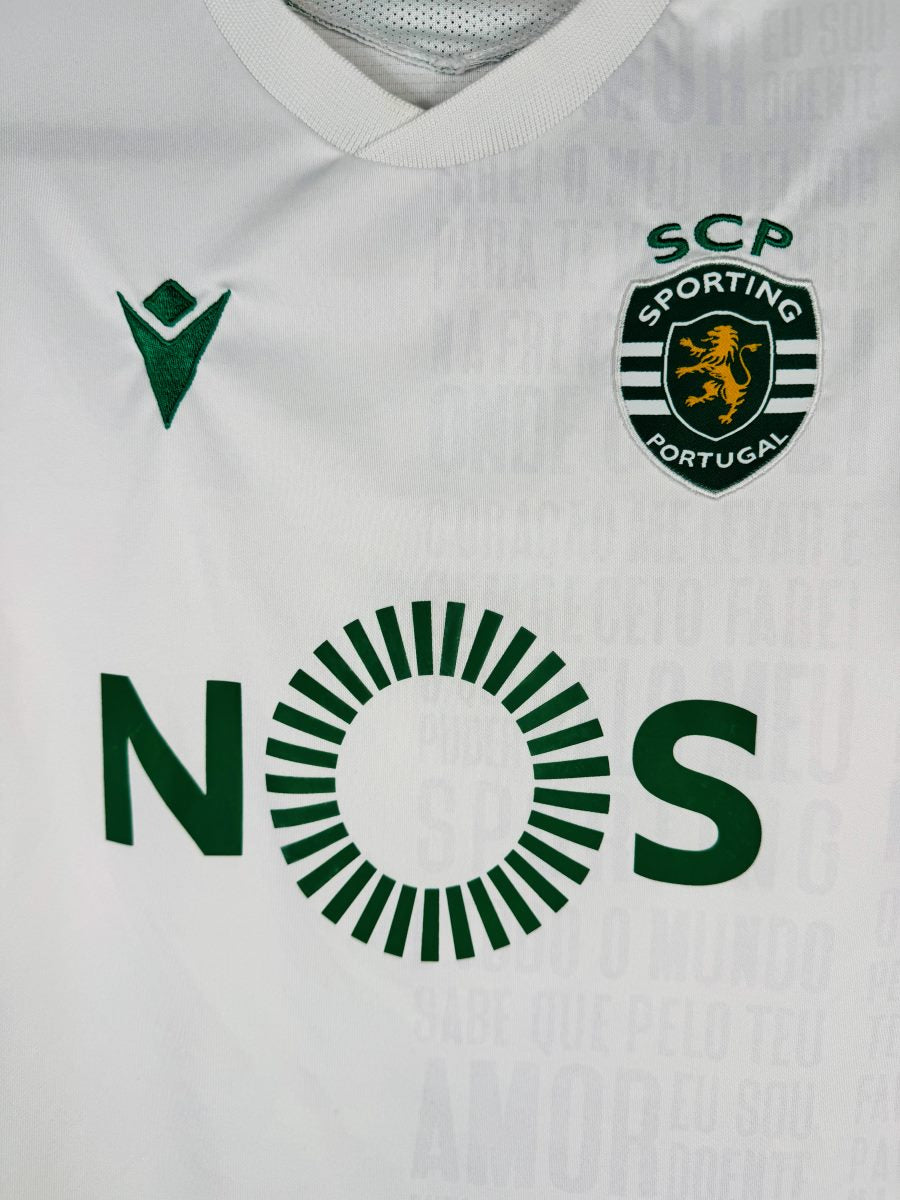 Écusson Sporting CP brodé, logo Macron et sponsor NOS, maillot third 2020-2021