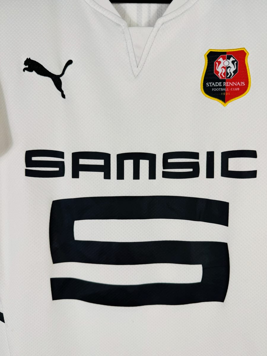 Écusson brodé Stade Rennais Football Club 1901 sur le maillot extérieur 2021-2022 de Doku