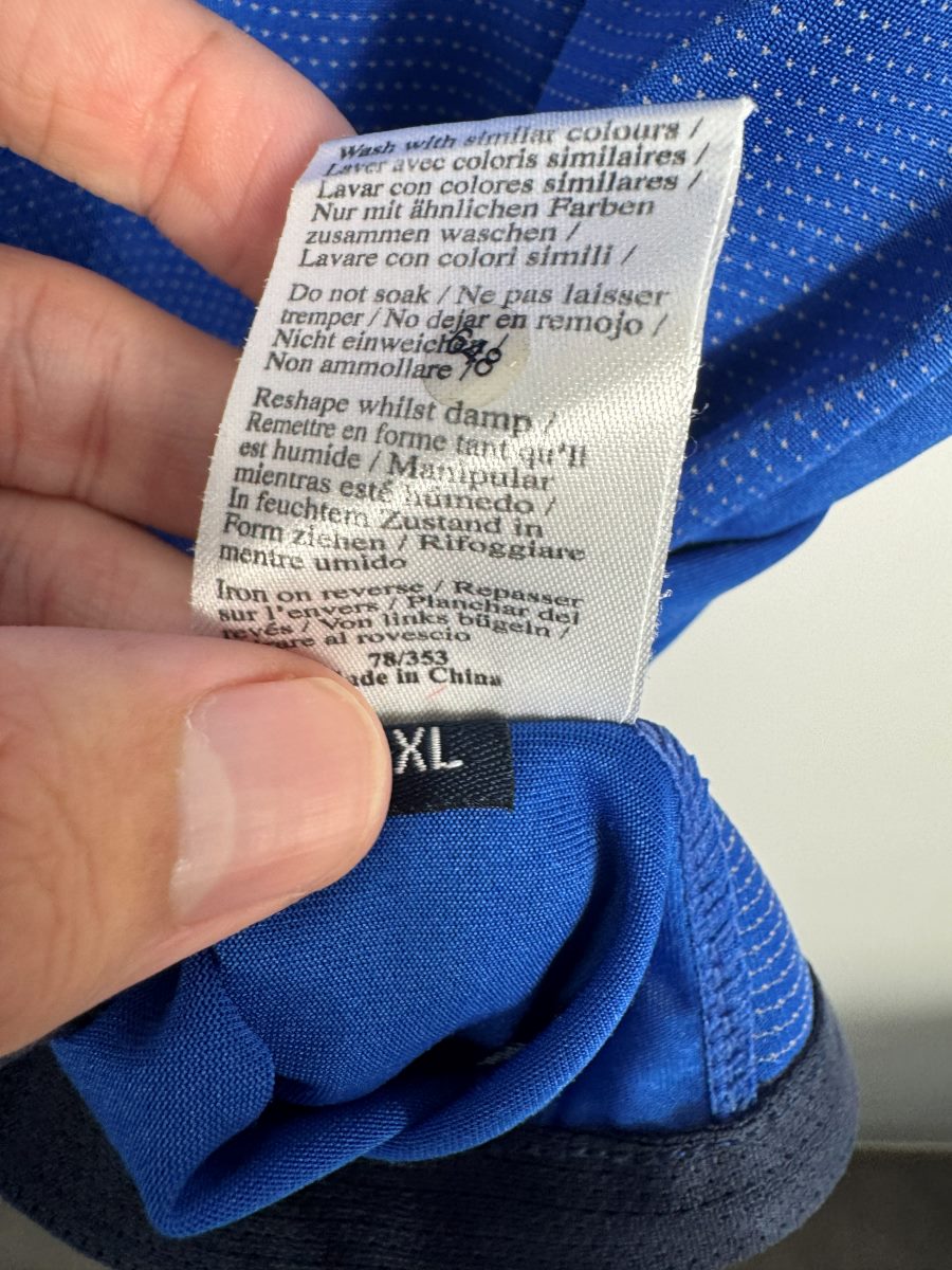 Étiquette d'entretien Umbro taille XL, maillot Suède extérieur 2004
