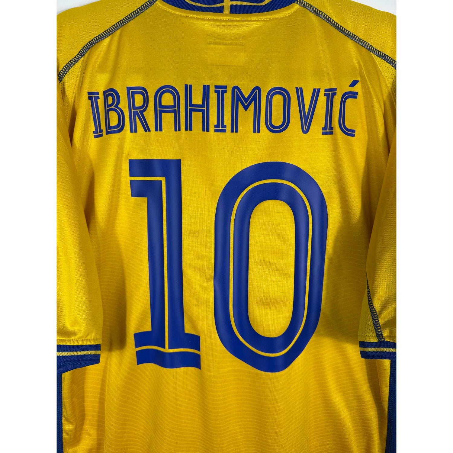 Détail de la typographie du flocage sur le numéro 10 de Zlatan Ibrahimović