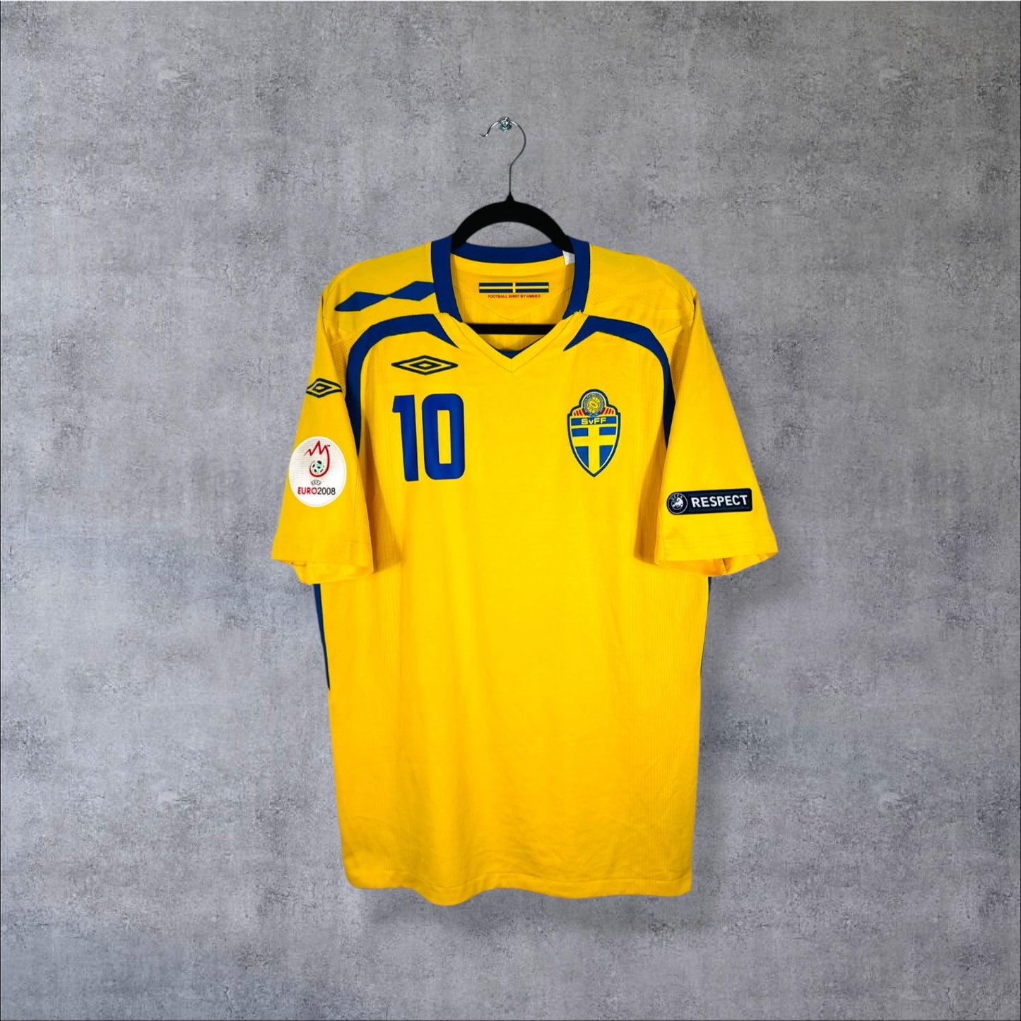 Maillot authentique Suède 2008 Domicile Umbro jaune vue de face